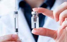 Врач сравнил побочные эффекты прививок с действием лекарств от рака