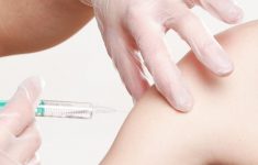 Европа начинает экстренно вакцинировать детей