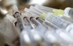 42% россиян сделали прививки от коронавируса