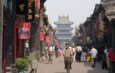 Китай закрыл на карантин 13 млн жителей города