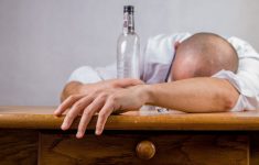 Как наркологи выявляют алкоголиков с помощью трех вопросов