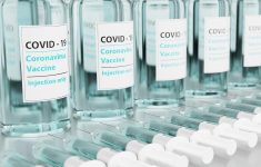 Pfizer произведет 100 млн вакцин против Омикрона