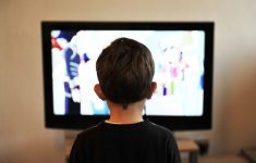 Просмотр телевизора связали с аутизмом