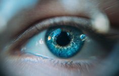 Новый имплант лечит глаукому и катаракту одновременно