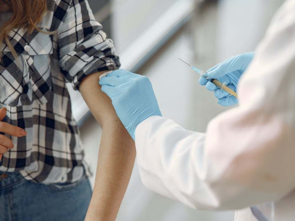 Экспериментальная вакцина вызвала иммунную реакцию у пожилых