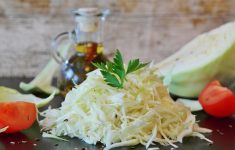 Избегайте: заправки для полезных салатов повышают уровень холестерина