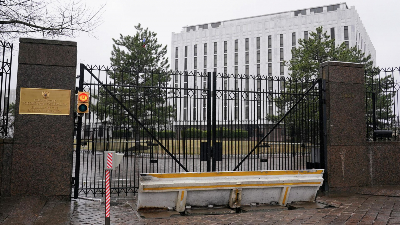 Россия вновь ведет борьбу против нацистской идеологии, заявил дипломат