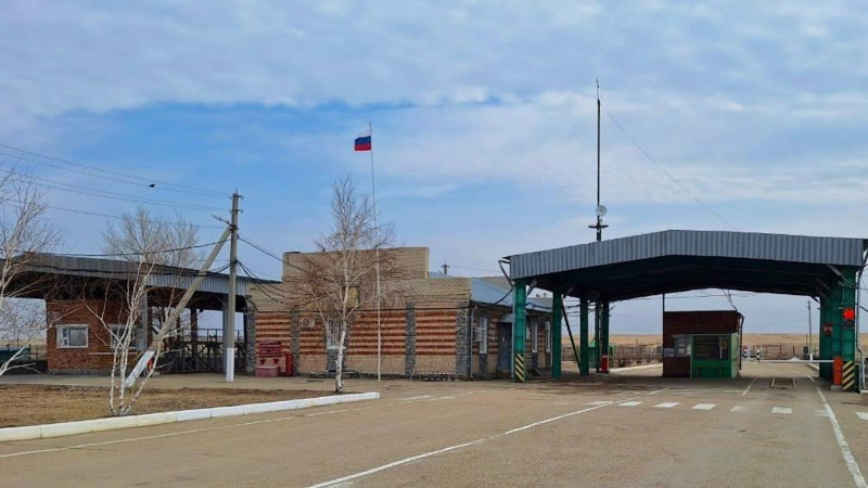 На границе Челябинской и Костанайской областей приостановили движение людей и транспорта