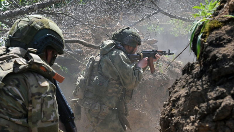 Бойцы ВС России вызвали огонь на себя, чтобы не раскрыть позицию