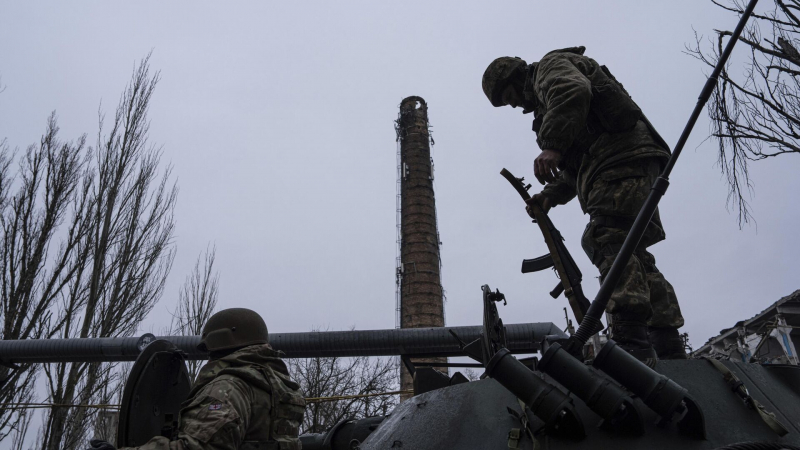 Украина потеряла сотни миллионов долларов при закупках оружия, пишут СМИ