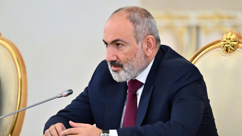 Армения не намерена разрывать отношения с Россией, заявил Пашинян