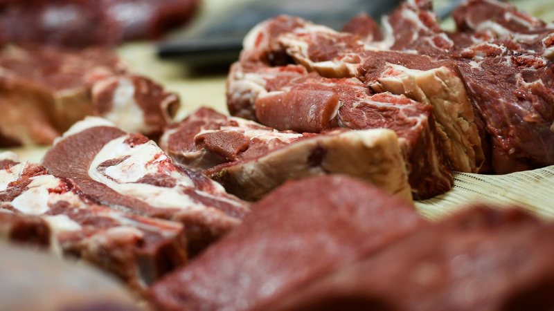 Британия запретила ввоз мясных и молочных продуктов из ЕС
