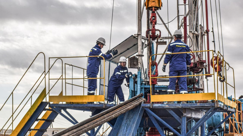 "КазМунайГаз" призвал бастующих нефтяников "Озенмунайгаз" выйти на работу