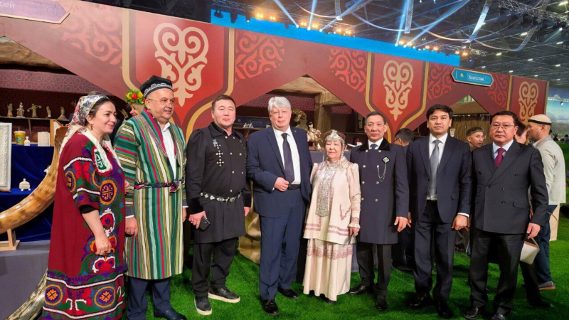 Посол России в Казахстане Алексей Бородавкин посетил ярмарку ремесел в центре Expo