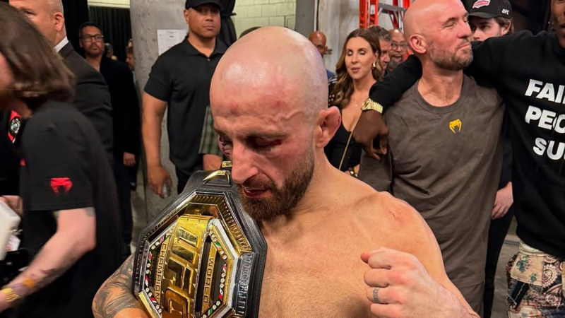 Волкановски победил Лопеса в бою за вакантный титул UFC